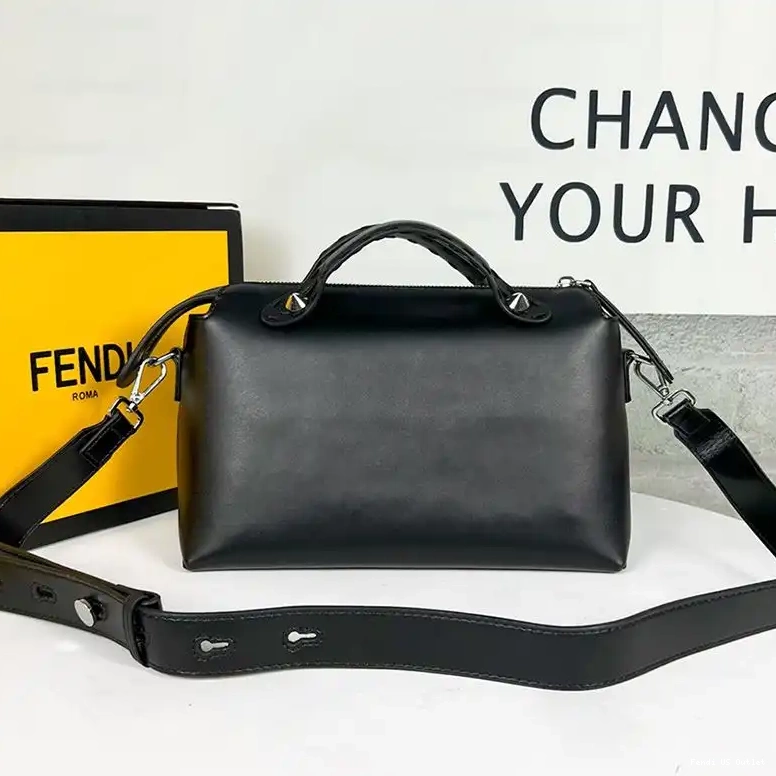Vintage HOT In Fendi Logo By Black Way The Medium ROMA Leather Boston Bag Calf 0529